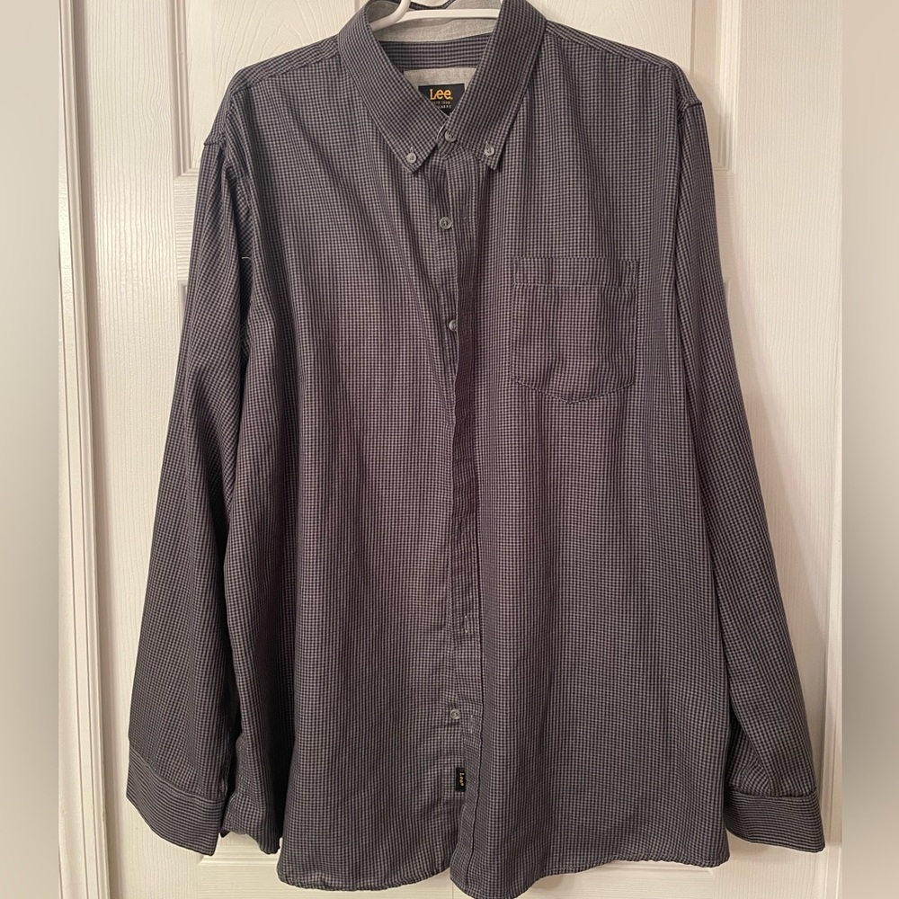 Mens button-down long sleeve shirt